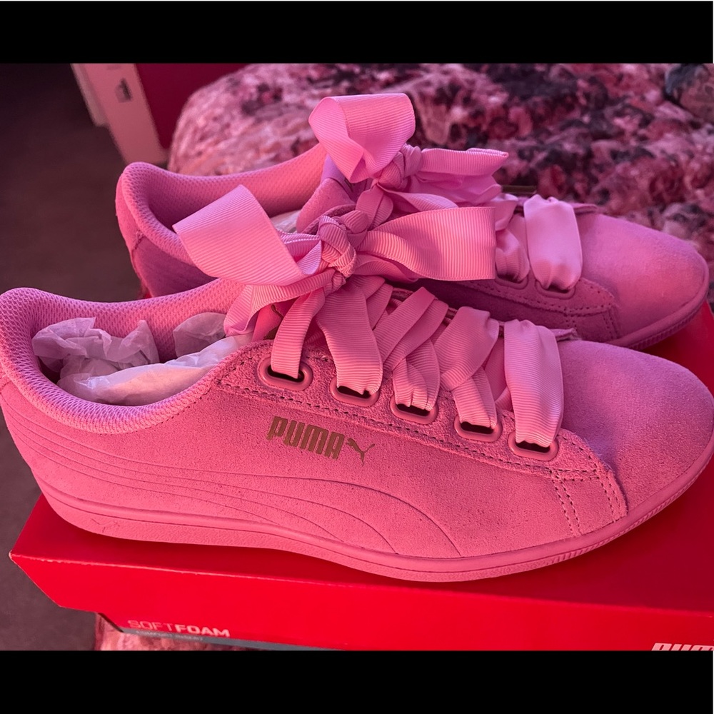 Puma Prism Pink Suede Vikky Ribbon Sneaks 9 EUC